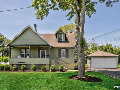 334 Corona Pl, Ridgewood, NJ, 07450