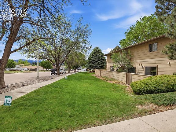 3rd image of 22 Stovel Cir