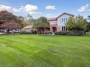 1198 Hickory Hill Dr, Rochester Hills, MI