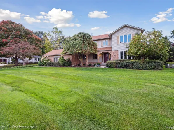 1198 Hickory Hill Dr, Rochester Hills, MI 48309