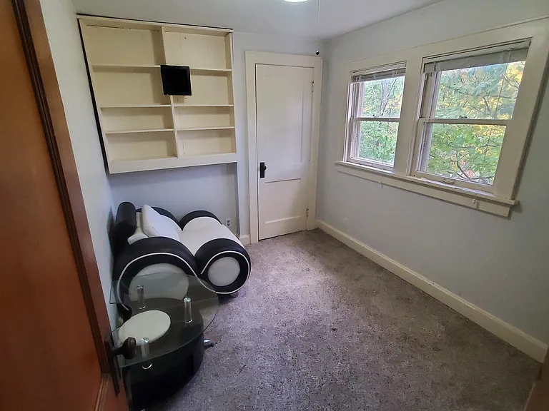 1911 E Newport Ave — Photo 8