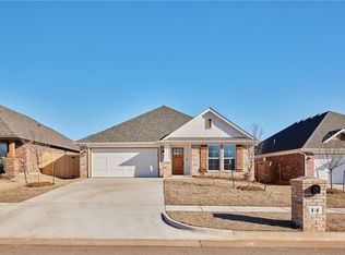 14 Carat Dr, Yukon, OK 73099