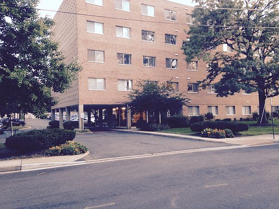2nd image of 4020 Washington Blvd APT 308