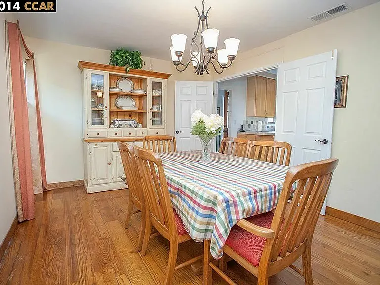 2449 Casa Way — Photo 8
