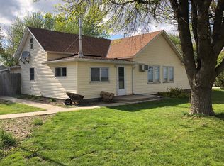 318 1st St, Hampton, NE 68843