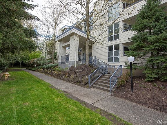 3rd image of 424 102nd Ave SE APT 302