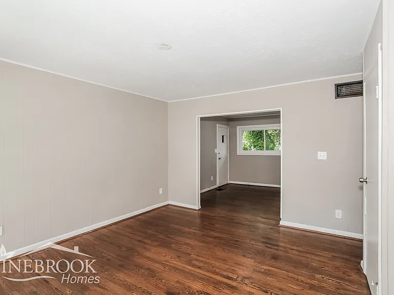 1263 Murat Ct — Photo 4
