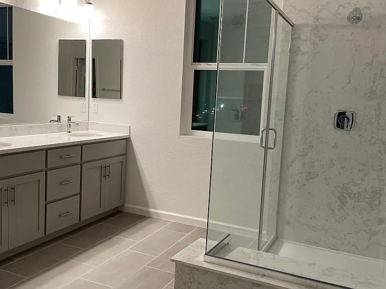Master Room Shower Cube