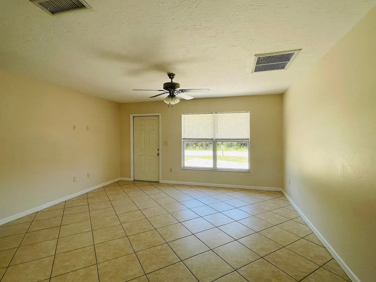 Port Charlotte Annual Rental — Photo 3