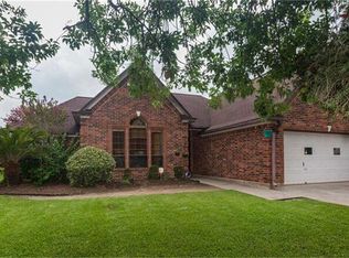 54 Chinquapin Ct, Lake Jackson, TX 77566