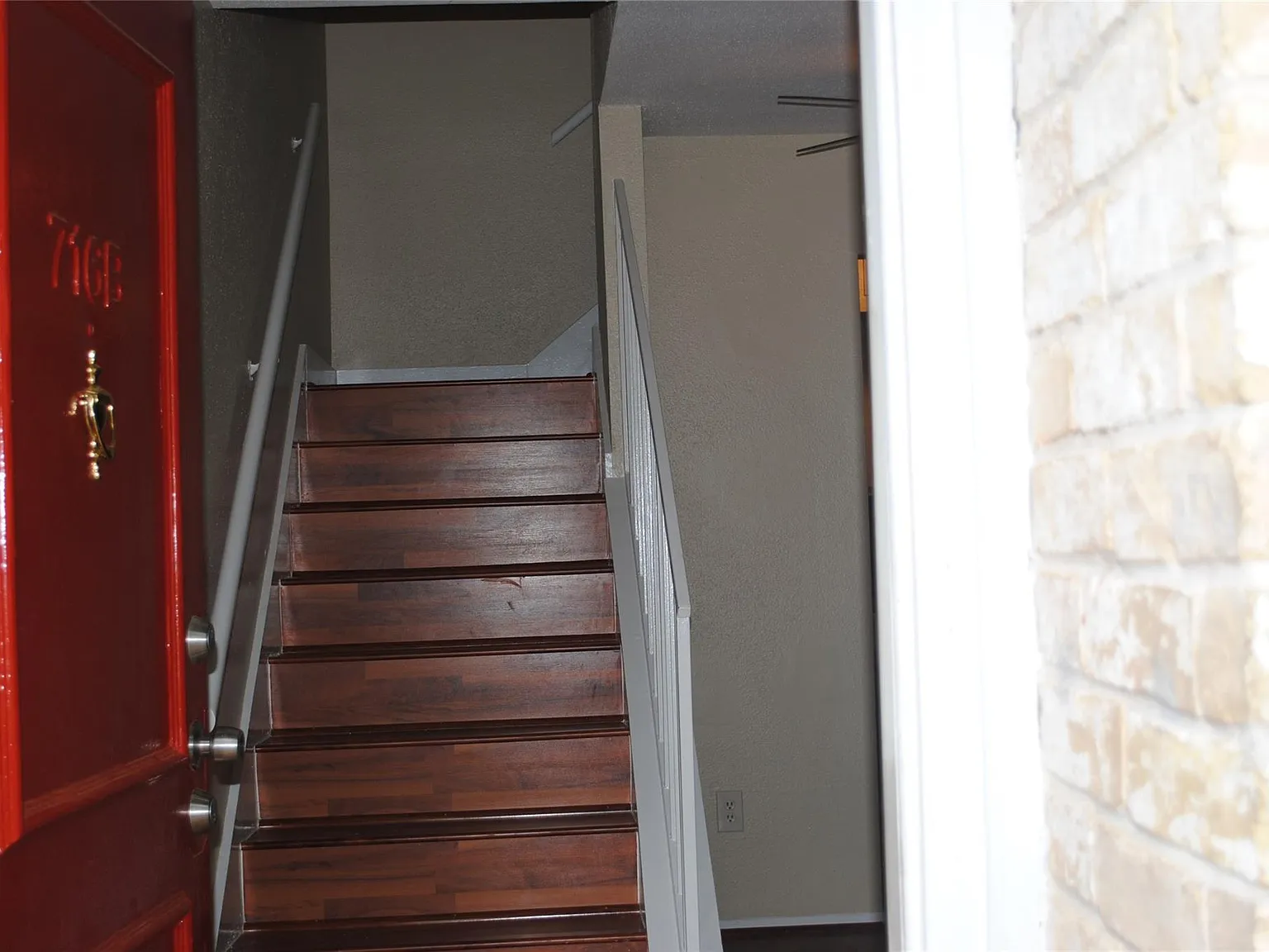 2 bed, 2.0 bath, 950 sqft, $1,350 — Photo 2