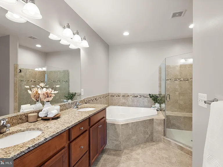 517 Overlook Park Dr #47 — Photo 18