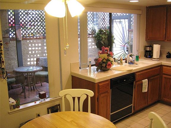 5th image of 2346 Pickwick Dr #101
