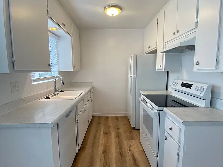 761 Coronado Ave — Photo 5