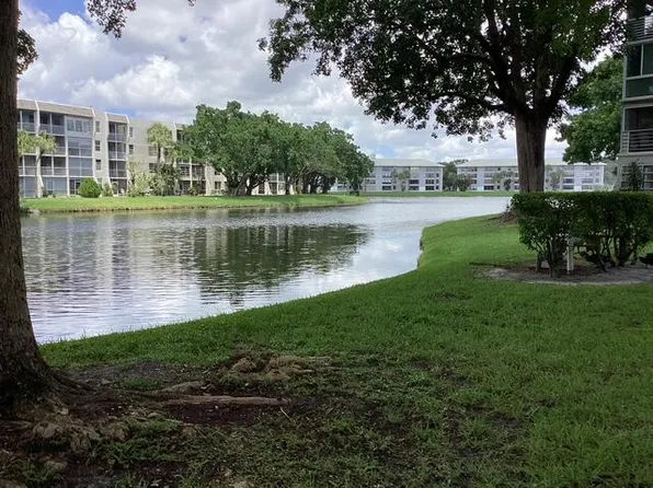 9325 LAGOON Place #107, Davie, FL 33324