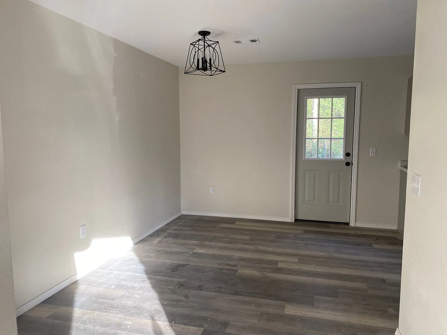 Come take a look at this newly remodeled 3-bedroom, 2-bathroom home — Photo 3