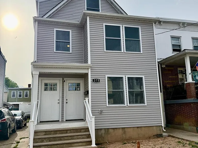 273 Oak St #2 — Photo 1