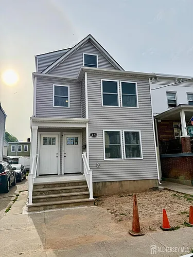 273 Oak St #2 Photo 1