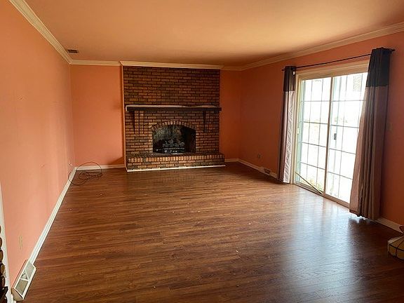 2nd image of 1958 Lakeview Dr