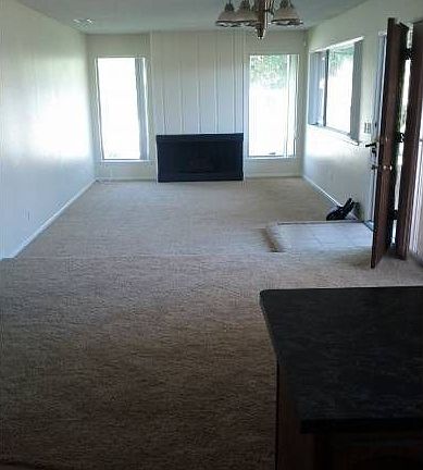 Fireplace & Living Area