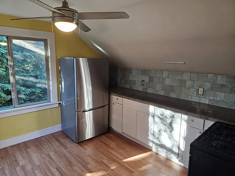 1023 NE Webster St — Photo 16