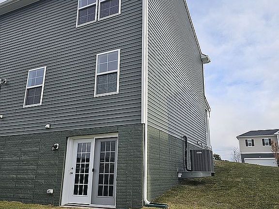 3rd image of 109 Summit Ave