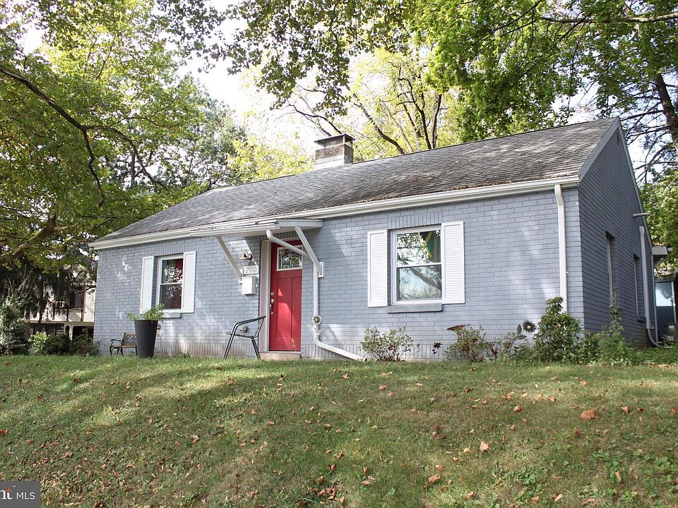 1st image of 200 N 32nd St