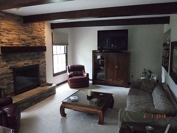 5th image of 436 Putnam Ln