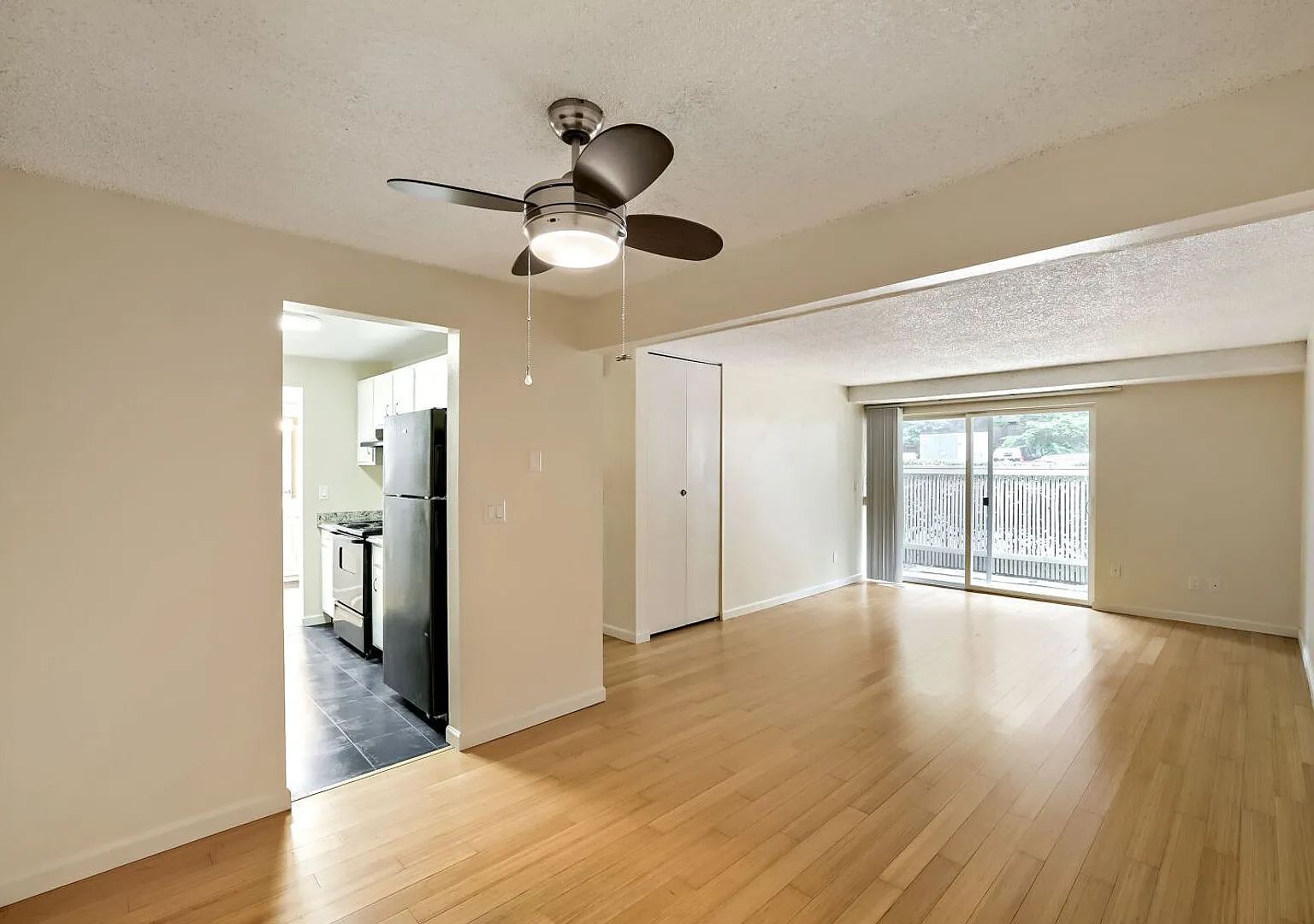 Ground Floor 1bed/1bath Apartment in Convenient Juanita Location! — Photo 3