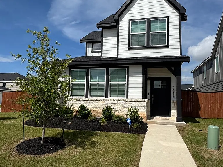 2516 Liam Aurora Ln — Photo 1