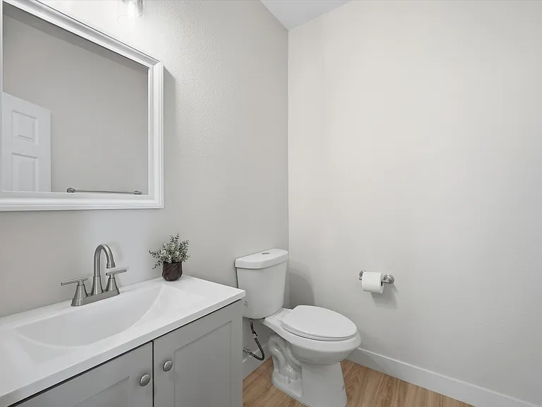 7658 Engleberg Ave — Photo 24
