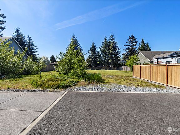 3rd image of 1922 10th Avenue NW