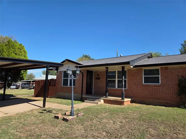 617 NW 1st St, Moore, OK 73160