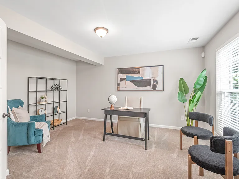 241 N Irwin Ave — Photo 8
