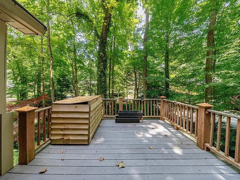 102 Vanessa Dr SE — Photo 14