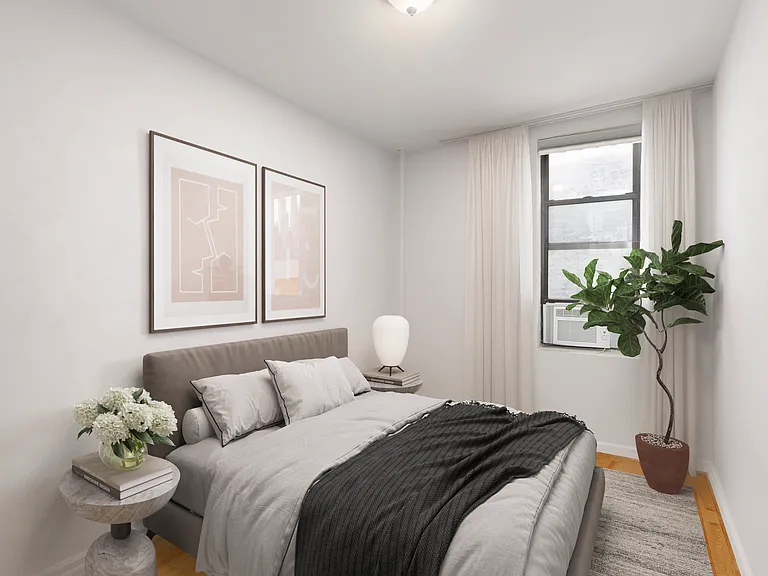 329 E 9th St #3 — Photo 1