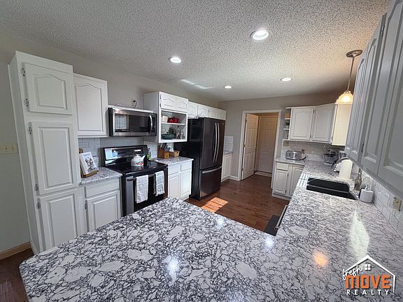 4th image of 2490 Lilac Dr