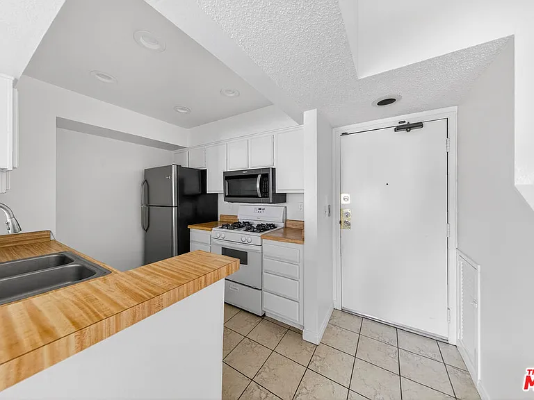 1118 Valencia St #310 — Photo 3