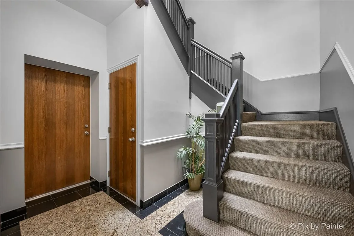 Building Photo - 4321 N Kenmore Ave #1N