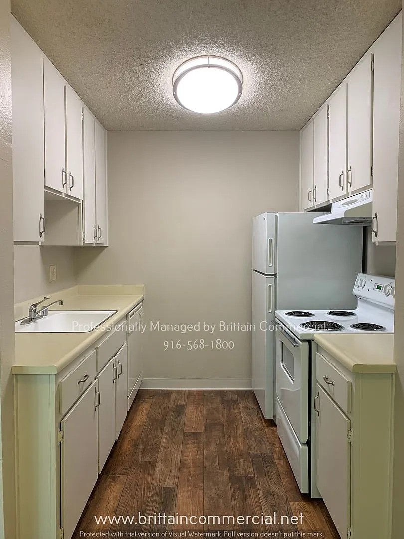 Near Everything, All Amenities! 1616 Q Street, Camellia Court Apartments — Photo 2