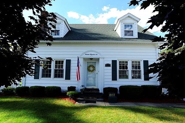1306 W Church St photo 1