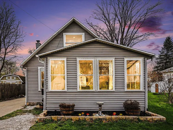 811 9th St, Three Rivers, MI 49093