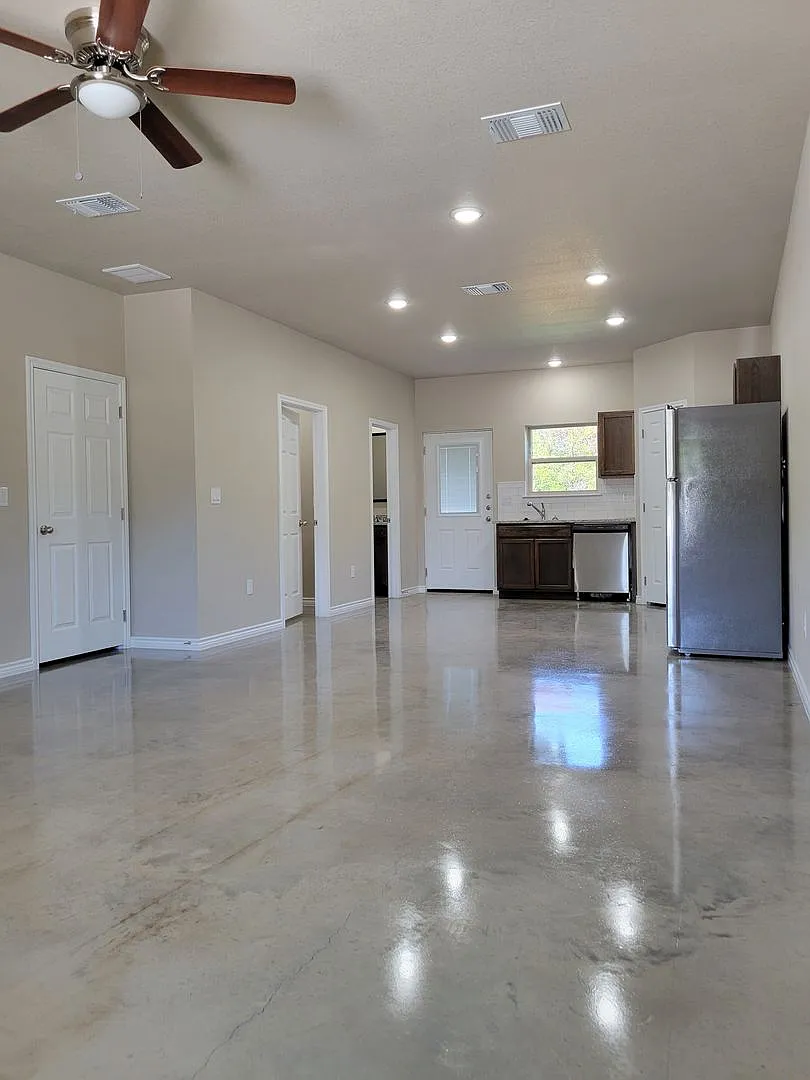 3909 Turner Ave — Photo 3