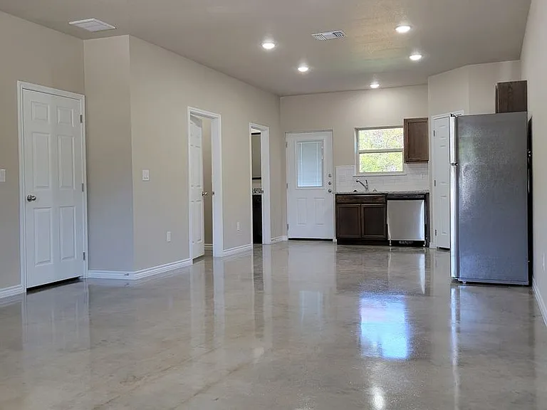3909 Turner Ave — Photo 3