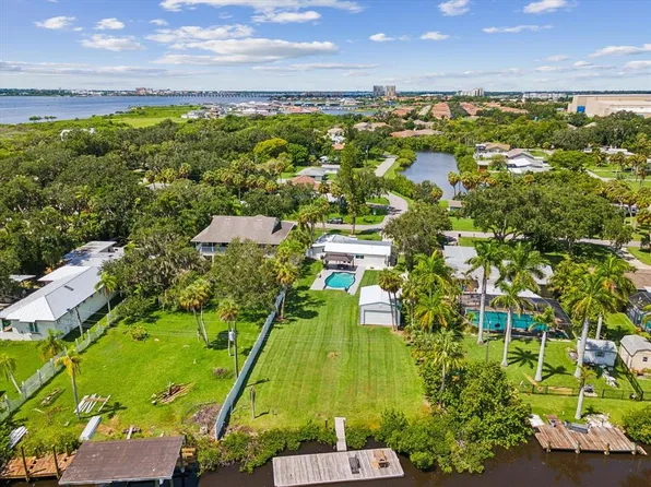 352 Highland Shores Dr, Ellenton, FL 34222