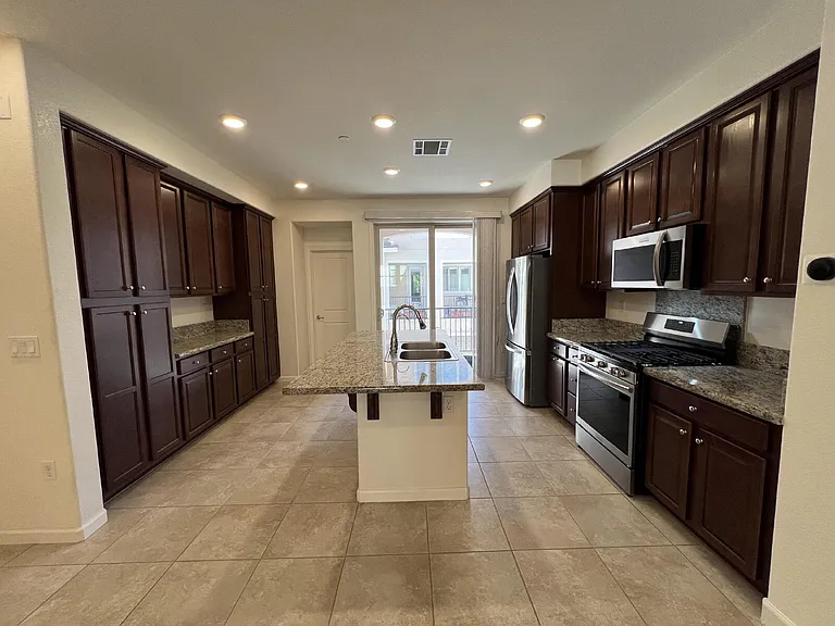 2762 Ferrara Cir — Photo 18