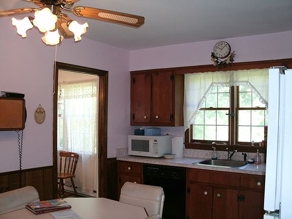 5th image of 8 Lorraine Ct