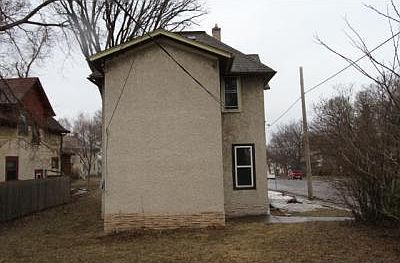 4th image of 2423 Lincoln St NE