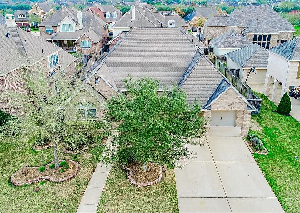 1st image of 108 Park Trail Ln