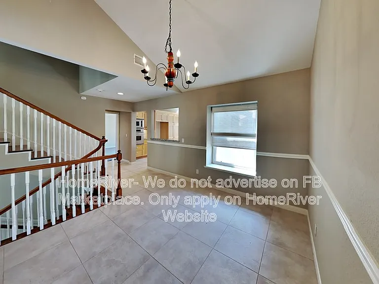 2220 Cannes Sq — Photo 5
